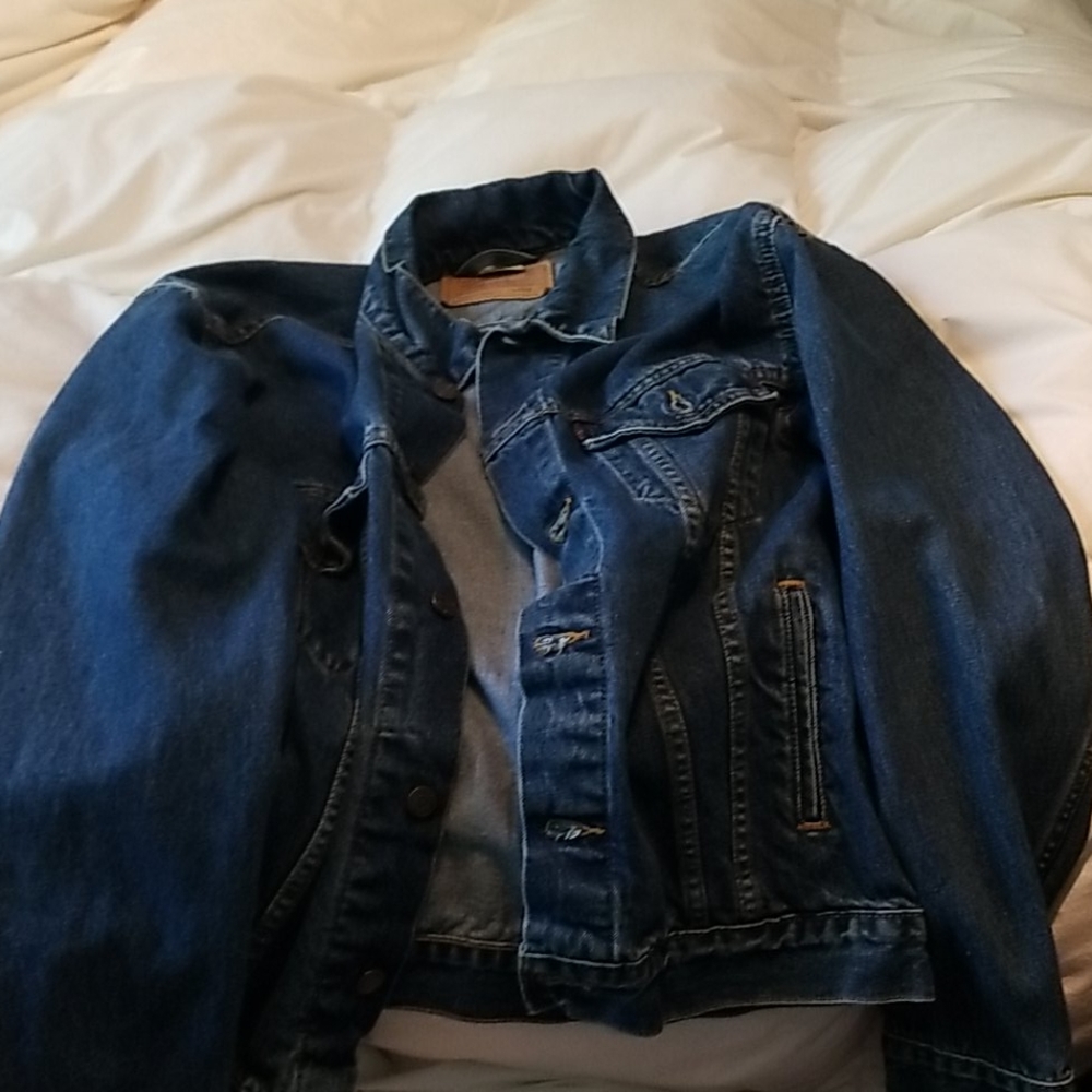 *SOLD* Levi STRAUSS relaxed trucker jacket